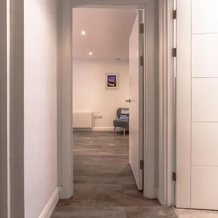 Stylish City Center Serviced Apartment In Bristol Exterior photo