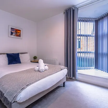 Stylish City Center Serviced Apartment In Bristol Exterior photo