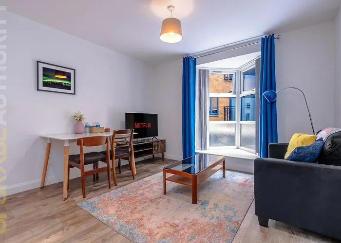 Stylish City Center Serviced Apartment In Bristol
