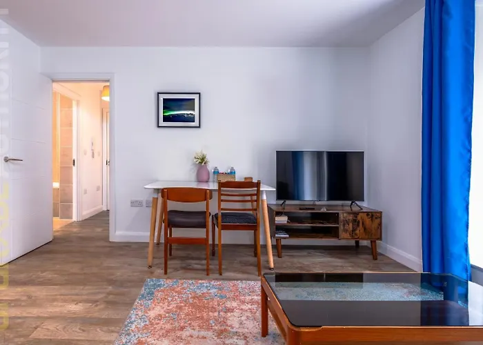 Stylish City Center Serviced Apartment In Bristol