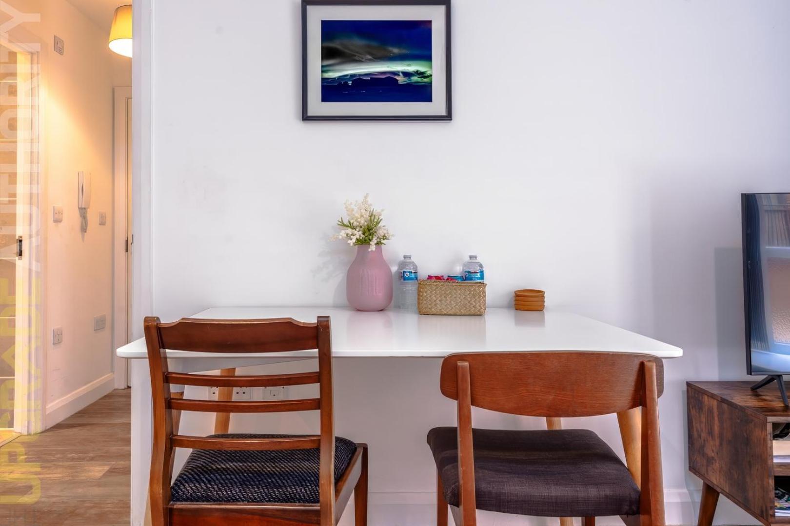 Stylish Center Serviced In Apartment *