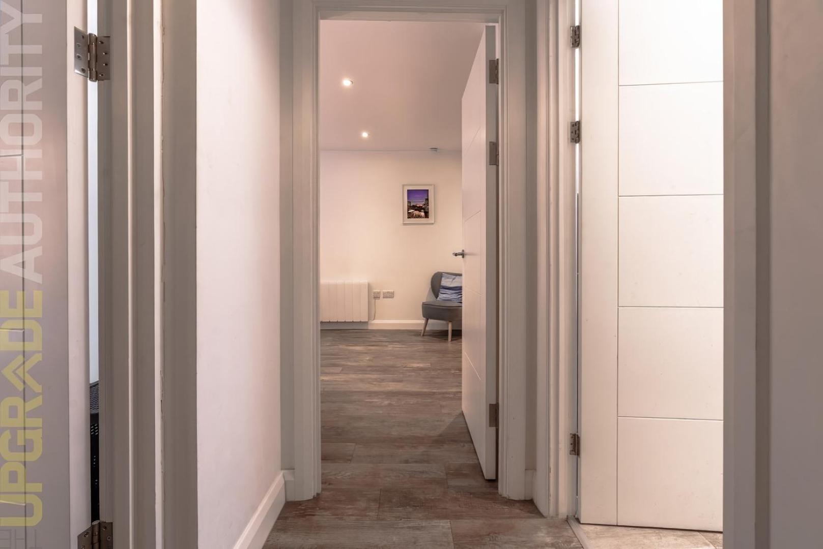 Stylish Center Serviced In Apartment Bristol